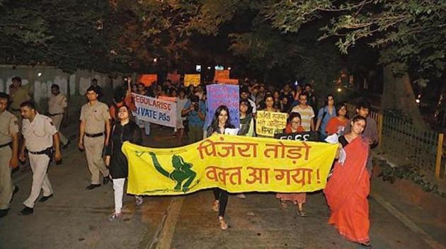 ‘Pinjra Tod’ had last week protested outside the office of the women and child development ministry here, objecting to a statement by its minister Maneka Gandhi advocating hostel curfew for school and college students — both boys and girls — to protect them from their “own hormonal outbursts”. (HT File Photo) ‘Pinjra Tod’ had last week protested outside the office of the women and child development ministry here, objecting to a statement by its minister Maneka Gandhi advocating hostel curfew for school and college students — both boys and girls — to protect them from their “own hormonal outbursts”. (HT File Photo)
