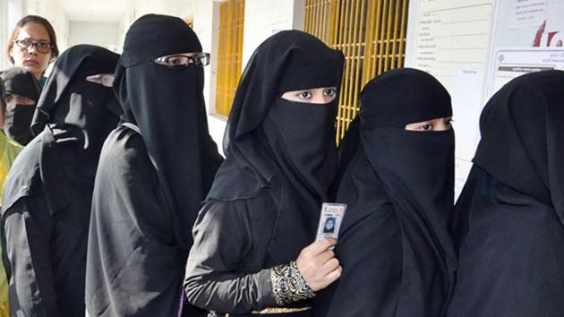 Women in burkhas line up to cast their vote in Varanasi on March 8.(Rajesh Kumar / HT Photo)