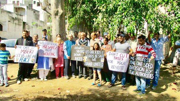 A group of residents of A block of Sushant Lok 1 protested against the DTP department on Sunday.