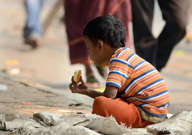 Christmas celebrations for a street children at Maidan in Kolkata,India on Sunday,Dec25,2016.(Photo by Prateek Choudhury/Hindustan Times)(Prateek Choudhary/HT Photo)