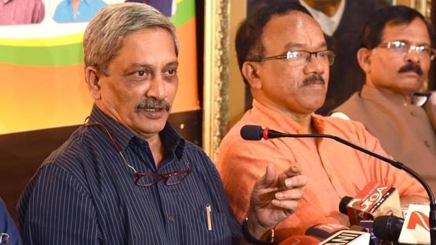 Defence minister Manohar Parrikar (in blue shirt) briefs the media in Panaji on Saturday, after results of the Goa assembly election results were declared.(HT Photo)