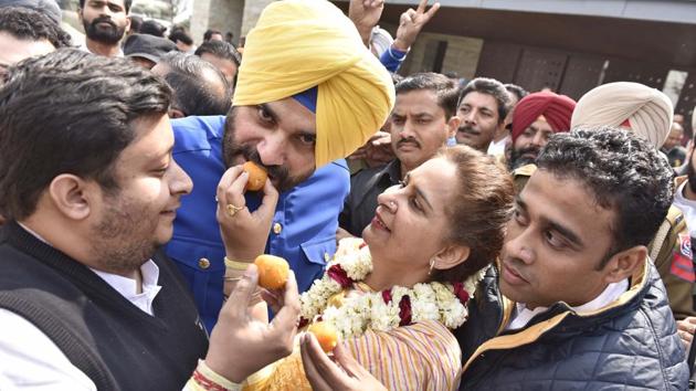 Navjot Sidhu’s wife Dr Navjot Kaur Sidhu, along with other party supporters,during victory celebrations at their residence in Amritsar on Saturday.(Gurpreet Singh/HT)
