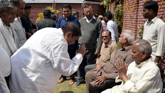 BJP leaders greeting Rajasthan governor Kalyan Singh at his residence in Aligarh after the party’s resounding victory in the 2017 assembly elections. (Pradeep Saxena/HT PHOTO) BJP leaders greeting Rajasthan governor Kalyan Singh at his residence in Aligarh after the party’s resounding victory in the 2017 assembly elections. (Pradeep Saxena/HT PHOTO)