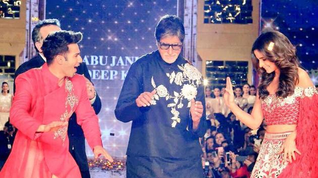 Big B with Varun Dhawan and Alia Bhatt at an event.