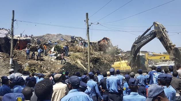 Police officers secure the perimeter at the scene of a garbage landslide.(AP Photo)