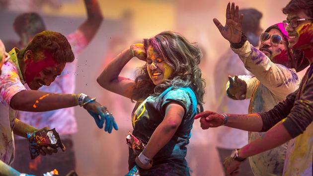 These revellers at Juhu show how it’s celebrated. (Satish Bate/HT Photo) 