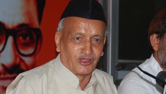 BJP leader Bhagat Singh Koshiyari can came in the way for selecting the chief minister in Uttarkand . (Vinay Santosh Kumar/HT Photo) BJP leader Bhagat Singh Koshiyari can came in the way for selecting the chief minister in Uttarkand . (Vinay Santosh Kumar/HT Photo)