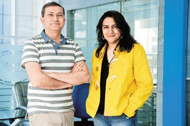 Radhika Aggarwal (right) and Sanjay Sethi, founders of Shopclues.(Livemint)