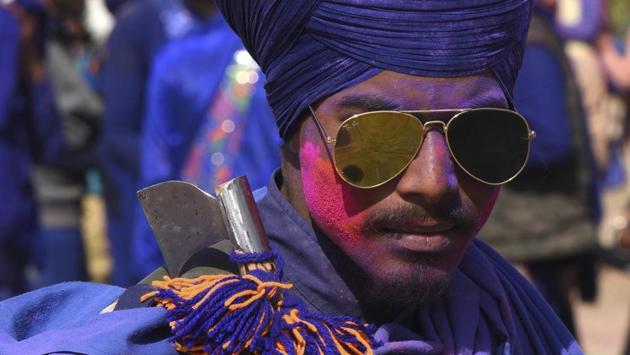 A young Nihang after playing with Holi colours. (Sanjeev Sharma/HT Photo) 