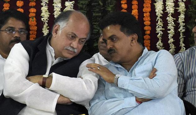 Speculation are rife in the political circle that infighting within the Congress resulted in its debacle during the recently concluded BMC poll.(HT file)