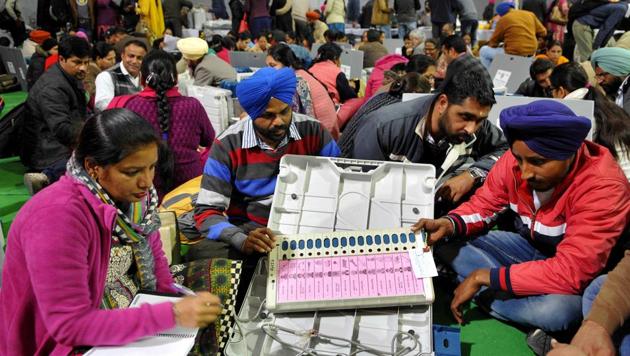 Polling staff checking EVMs after their distribution in Mohali.(Keshav Singh/HT File Photo) Polling staff checking EVMs after their distribution in Mohali.(Keshav Singh/HT File Photo)