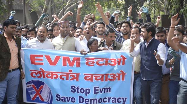People take out a protest march in Ghaziabad demanding an inquiry into EVM machines that were used in the UP assembly elections, on March 14, 2017.(Sakib Ali /HT Photo)
