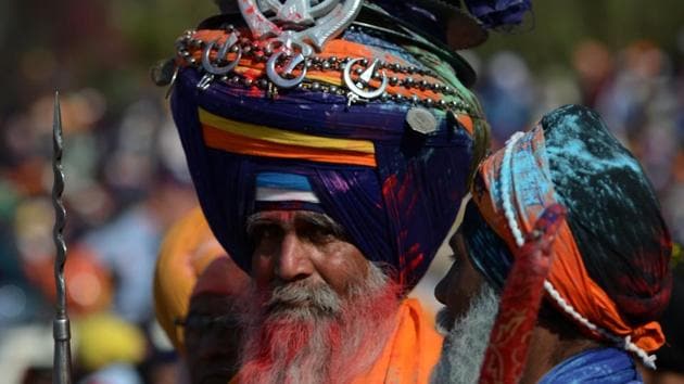 Punjab’s Hola Mohalla: Traditional Sikh Nihang soldiers display valour ...