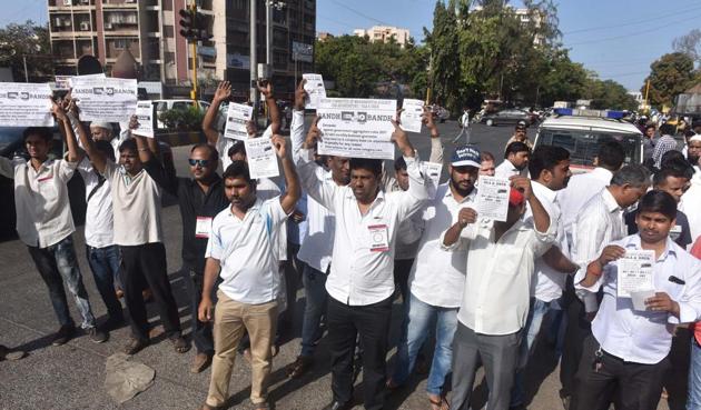 Tourist taxi drivers/owners protest against Ola and Uber in Andheri on March 10.(HT file)
