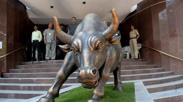A bull statue outside the BSE in Mumbai. Markets have soared since Modi’s BJP won the elections in Uttar Pradesh.(HT photo)