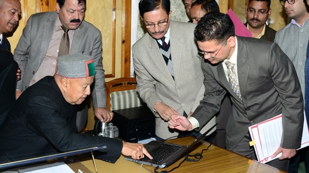 Himachal Pradesh chief minister Virbhadra Singh inaugurated the system on Wednesday in Shimla. (Deepak Sansta/HT Photo) Himachal Pradesh chief minister Virbhadra Singh inaugurated the system on Wednesday in Shimla. (Deepak Sansta/HT Photo)