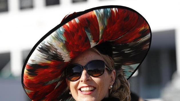 A racegoer wearing a flamboyant hat poses for photographers during Ladies’ Day at Ascot (Stefan Wermuth / REUTERS) A racegoer wearing a flamboyant hat poses for photographers during Ladies’ Day at Ascot (Stefan Wermuth / REUTERS)