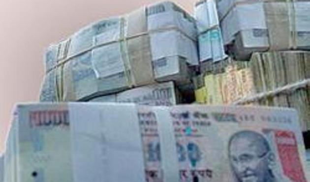 Under the PMGKY after payment of tax, 25% of the unaccounted money will have to be mandatorily parked with the government for 4 years as non-interest bearing deposit.(HT Archive)