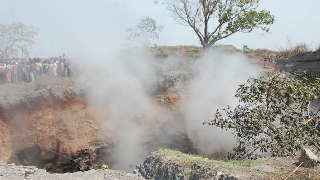 Emission of gas from subsided area at Bokapahari near Jharia(Bijay/ HT Photo)
