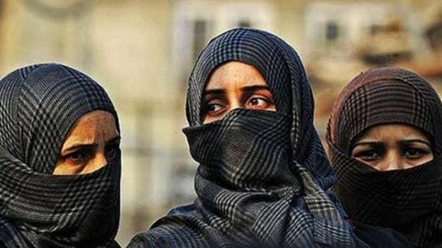The Pakistan higher education minister said that hijab-wearing students, who fail to fulfil the required attendance, would benefit from the education department’s decision as five percent grace marks would be accorded to them.(HT File Photo)