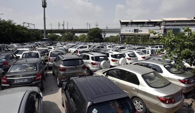Cars parked at Nehru Place Metro station in New Delhi. (Ravi Choudhary/HT File Photo) Cars parked at Nehru Place Metro station in New Delhi. (Ravi Choudhary/HT File Photo)