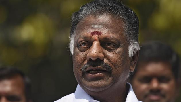 Former Tamil Nadu CM O Panneerselvam during the press conference in New Delhi.(Ravi Choudhary/HT File Photo)