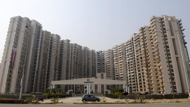 The National Consumer Disputes Redressal Commission has told the builder to compensate a buyer for failure to hand over a flat in Noida.(Burhaan Kinu/HT Representative Photo)