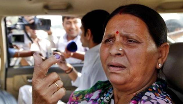 Ex-CM Rabri Devi has jolted Bihar’s ruling alliance by demanding legislative council chairman’s post for the RJD.(HT file photo) Ex-CM Rabri Devi has jolted Bihar’s ruling alliance by demanding legislative council chairman’s post for the RJD.(HT file photo)