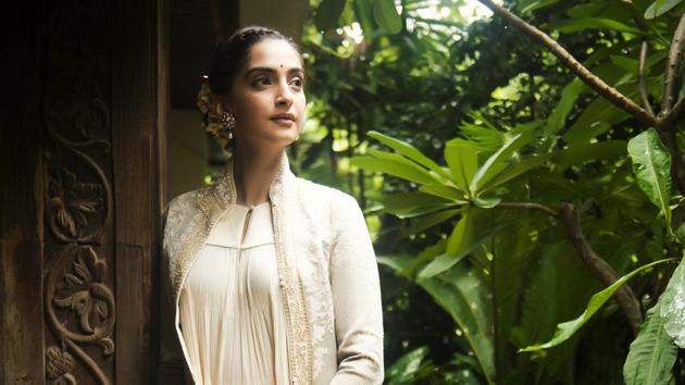 Sonam Kapoor who was recently spotted at Tata Memorial Hospital, is hosting a fund raise for kids suffering from cancer. (House of Pixels/HT Photo) Sonam Kapoor who was recently spotted at Tata Memorial Hospital, is hosting a fund raise for kids suffering from cancer. (House of Pixels/HT Photo)