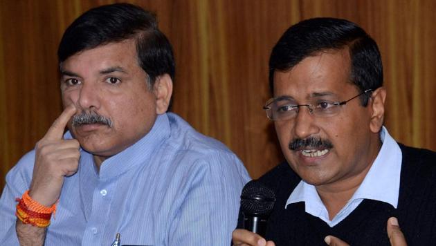 Delhi chief minister Arvind Kejriwal with party leader Sanjay Singh addressing a press conference at his residence in New Delhi.(PTI)