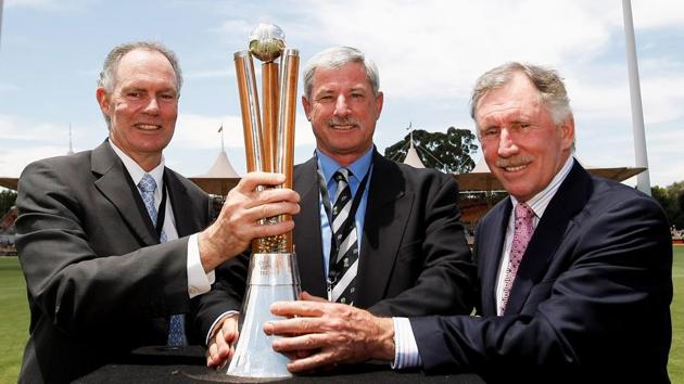 Australian greats Greg Chappell (left) and Ian Chappell (right) have written to Indian energy giant Adani to abandon its controversial coal mine project in Queensland.(Getty Images)