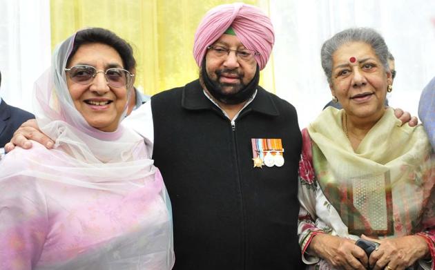 Amarinder with (left) former CM Rajinder Kaur Bhattal, who lost this time from Lehra segment, and Ambika Soni after his oath ceremony at Raj Bhawan in Chandigarh on Thursday. (Keshav Singh/HT) 