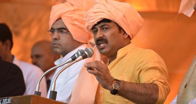 BJP Delhi chief Manoj Tiwari said the party will rope in cricketer Shikhar Dhawan, wrestling champions Phogat sisters, actress Shweta Tiwari, film directors, and Mumbai-based talent hunters in campaigning for MCD polls. (Raj K Raj/HT FILE) BJP Delhi chief Manoj Tiwari said the party will rope in cricketer Shikhar Dhawan, wrestling champions Phogat sisters, actress Shweta Tiwari, film directors, and Mumbai-based talent hunters in campaigning for MCD polls. (Raj K Raj/HT FILE)