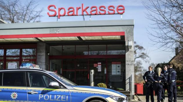 A police vehicle and officers stand in front of a bank in Duisburg, Germany, Thursday, March 16, 2017.(AP)