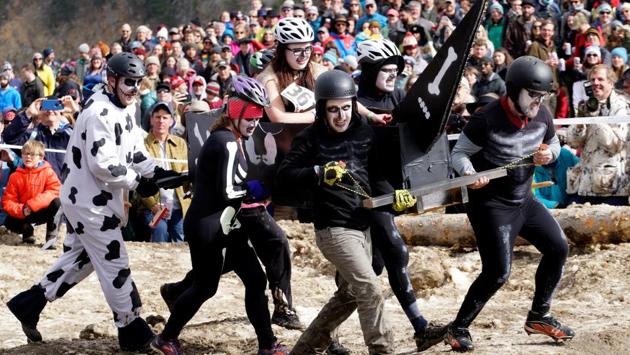 A coffin race team takes a turn in the coffin races at the yearly ‘Frozen Dead Guy Days’ festival. (Rick Wilking / REUTERS) A coffin race team takes a turn in the coffin races at the yearly ‘Frozen Dead Guy Days’ festival. (Rick Wilking / REUTERS)