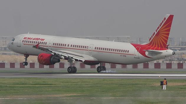 Expedia Flight Etiquette Survey 2017 throws light on a variety of behaviours that can be seen on a flight and Indian travellers’ preferences during air journeys.(HT Photo/ Representative image)