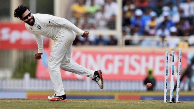Ravindra Jadeja breaks the stump to run Australian batsman Josh Hazlewood out. (PTI)