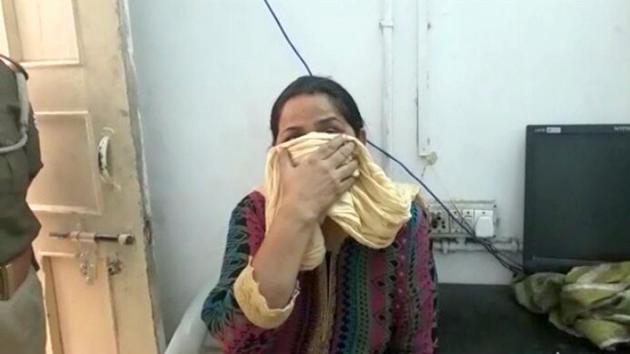 New Shaml Girl Sex - Ghaziabad police arrests 'Tara aunty' for running sex racket through  WhatsApp - Hindustan Times