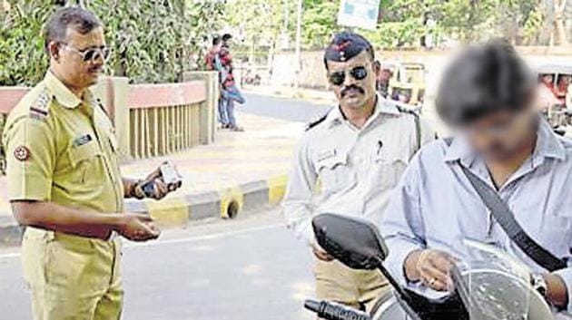 The traffic police chief emphasised that constables use e-challan machines issued to them and penalise motorists only for offences, as instructed. (Representation pic) The traffic police chief emphasised that constables use e-challan machines issued to them and penalise motorists only for offences, as instructed. (Representation pic)