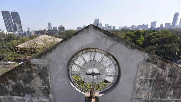 In a city where moments become ever more precious, and measuring time becomes ever more sophisticated, public clocks that kick-started that movement are the ones left behind by time. (Vijayanand Gupta/HT Photo) 