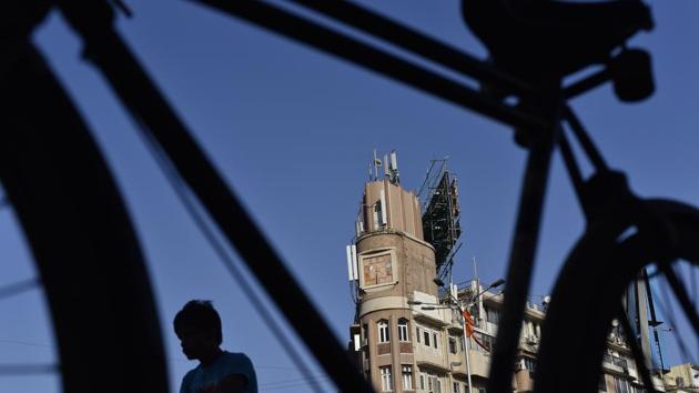 By the early decades of the 20th century, giant clock faces on public buildings were a common sight. Today however, the tower clock at Fulchand Niwas, Chowpatty, like most clocks across Mumbai, doesn’t function. 