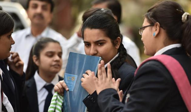 Class 12th students outside an exam centre in Gurgaon. Class 10 and Class 12 CBSE board exams are being conducted. (Sanjeev Verma/HT Photo) Class 12th students outside an exam centre in Gurgaon. Class 10 and Class 12 CBSE board exams are being conducted. (Sanjeev Verma/HT Photo)
