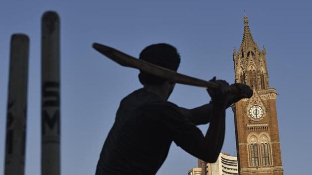 Young cricketers play against Rajabai ClockTower at Fort, among the few working clocks in Mumbai. (Vijayanand Gupta/HT Photo) Young cricketers play against Rajabai ClockTower at Fort, among the few working clocks in Mumbai. (Vijayanand Gupta/HT Photo)