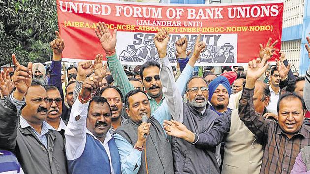 File photo of members of United Forum Of Bank Unions protesting outside SBI main branch in Jalandhar.(HT Archive)
