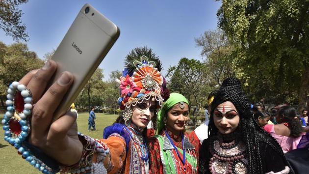 Performers taking selfie at the Rashtriya Ekta Shivir (National Integration Camp). (Raj K Raj/HT PHOTO)