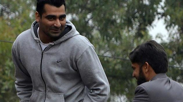 Shahzaib Hasan (left) arrives at Pakistan Cricket Board (PCB) headquarters in Lahore on Friday. PCB has charged and suspended Hasan in an ongoing investigation over spot-fixing during the Pakistan Super League (PSL).(AFP/Getty Images)