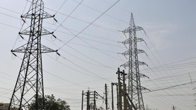A vigilance official said that power theft is 10% to 12% higher in Gurgaon and Faridabad, causing financial losses and massive disturbances to electricity supply resulting in breakdowns.(HT File)