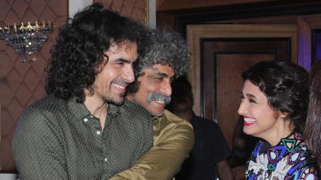Director Imtiaz Ali shared a light moment with actors Makrand Deshpande and Ragini Khanna at the awards on March 20, 2016. (Pramod Thakur/ HT Photo) 