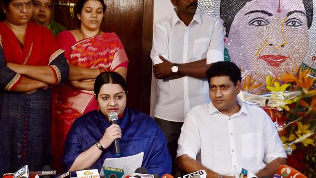 Deepa Jayakumars Husband Madhavan Quits Her Party To Launch New