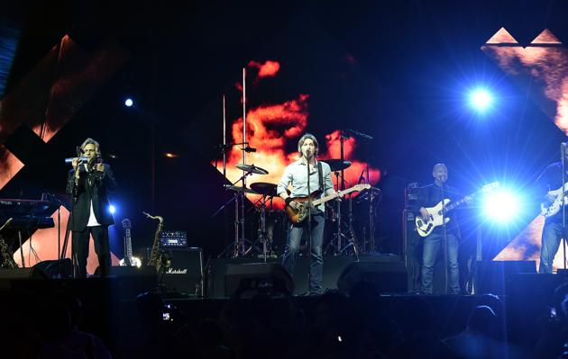 Dire Straits Experience perform at the Leisure Valley Ground, in Gurgaon on Friday (Sanjeev Verma/HT Photo) Dire Straits Experience perform at the Leisure Valley Ground, in Gurgaon on Friday (Sanjeev Verma/HT Photo)
